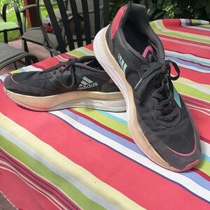 WOMEN’S SIZE 11 ADIDAS ADIZERO BOSTON 10 LIGHT STRIKE PRO IN BLACK/MINT/PINK